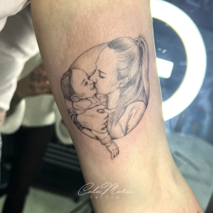 tattoo-madre-e-hija-microrealismo-lineafina-madrid-tattoomadrid-lineafina