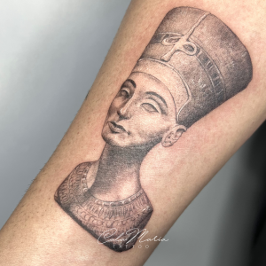 nefertiti-microrealismo-lineafina-madrid-tattoomadrid-lineafina