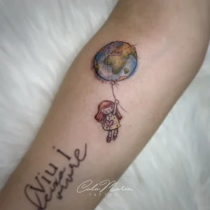 tattoo-viajar-tattoo-color-acuarelatattoo-lineafina-globo-terraqueo